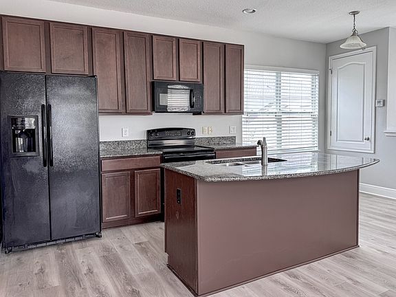 4th image of 8550 Martinson St