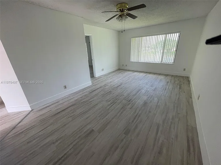 918 Twin Lakes Dr #8-M — Photo 13