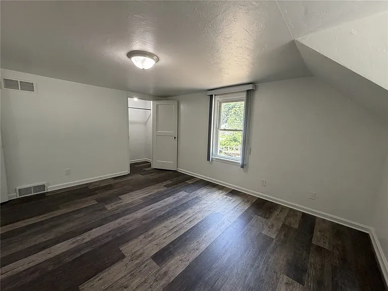 1113 Rochester Rd — Photo 29
