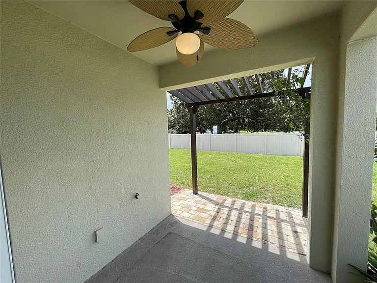 689 Crown Rose Dr — Photo 40