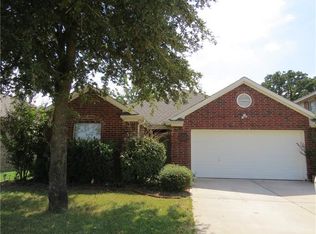 1216 Edgewater Dr, Azle, TX 76020