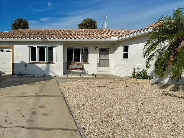 11360 5th St E, Treasure Island, FL 33706