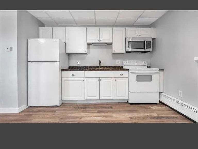 324 Elm St #B — Photo 7
