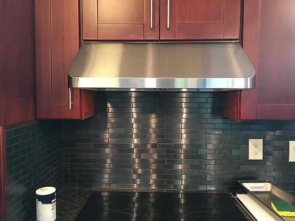 Kitchen: range hood