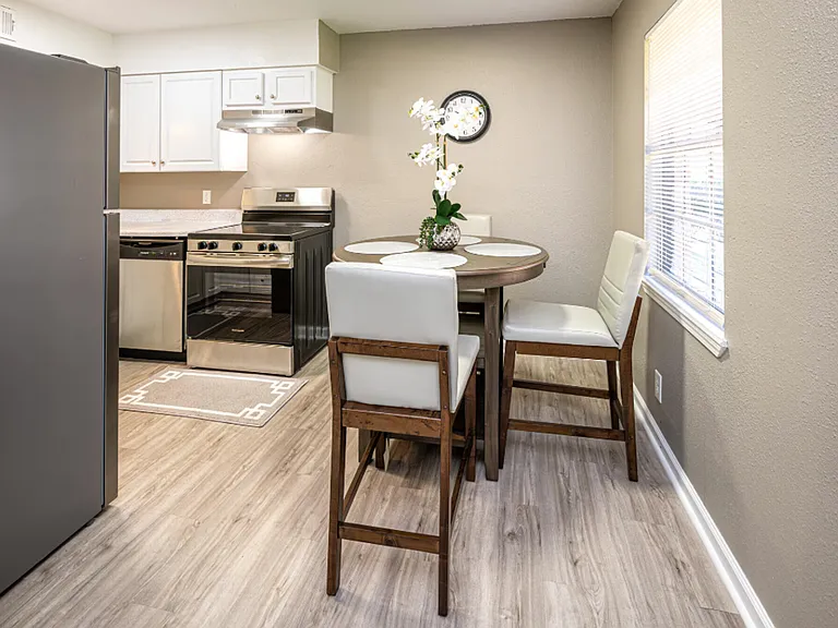 Bayou Apartments — Photo 6