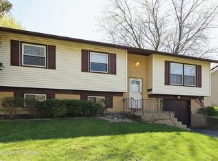 7719 Northway Dr, Hanover Park, IL
