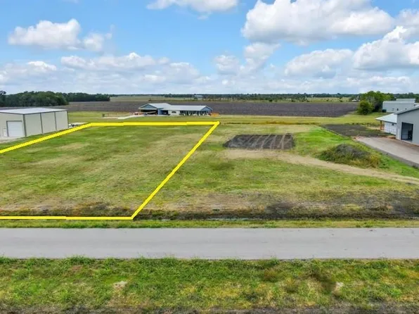 7787 Meteor Dr, Sealy, TX 77474
