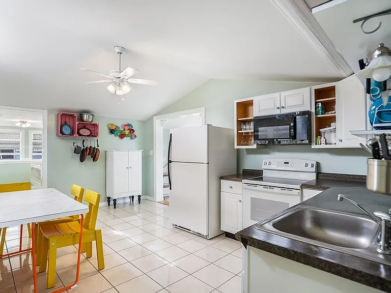 1680 SW 84th Ave — Photo 15