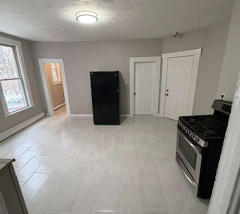 1st image of 172 Glen St #2L