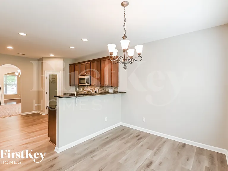 1020 Bridlemine Dr — Photo 4