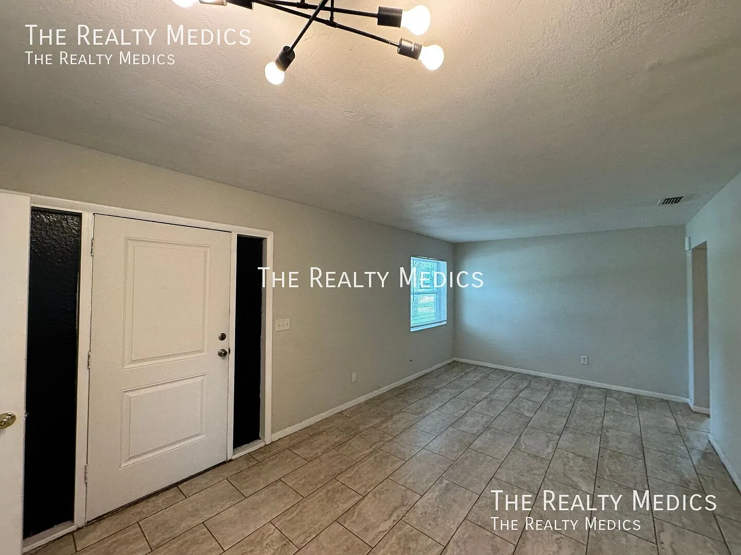 Cozy 4 Bedroom Home In Deltona Lakes! — Photo 3