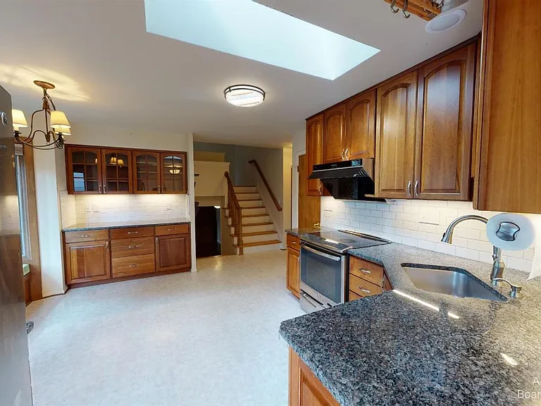 2235 Prairie St — Photo 2