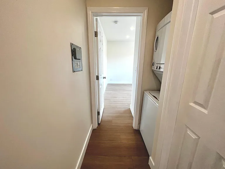 2906 Carmona Ave #4 — Photo 7