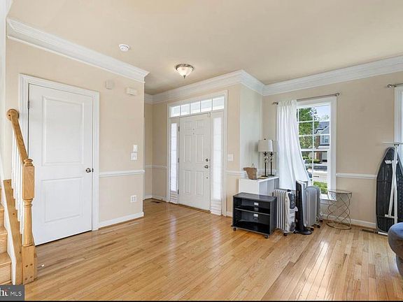 4th image of 206 Woodstream Blvd