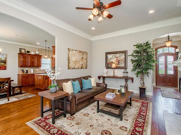 3rd image of 15813 Blackstone Dr
