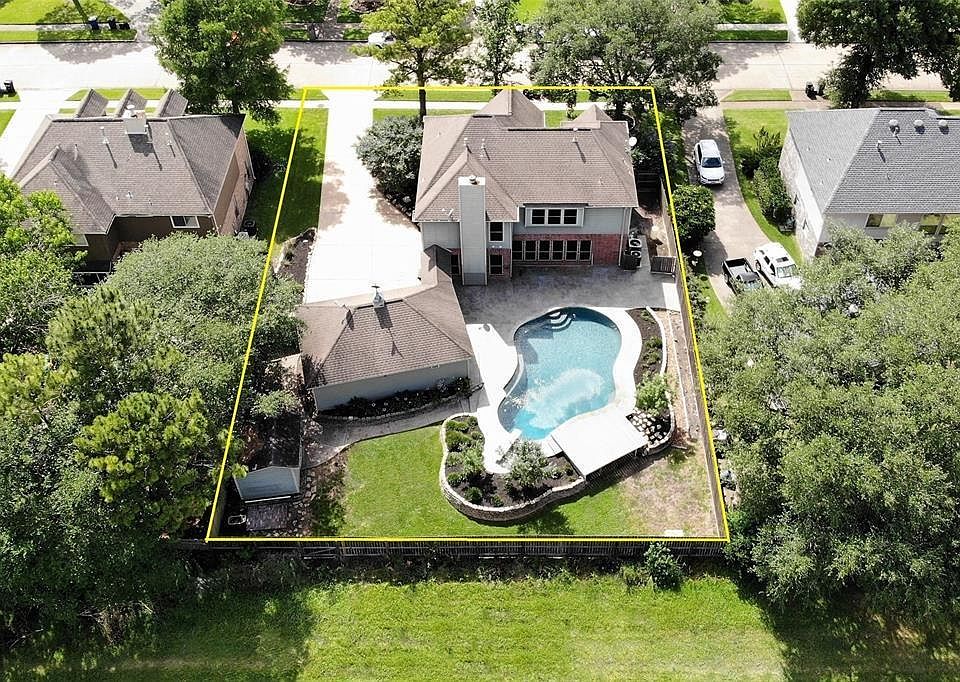 1st image of 1205 Twin Oaks St