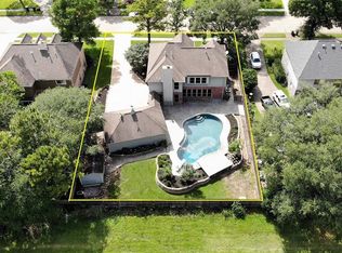 1205 Twin Oaks St, Friendswood, TX 77546