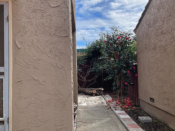 3rd image of 8 Campo Verde Cir