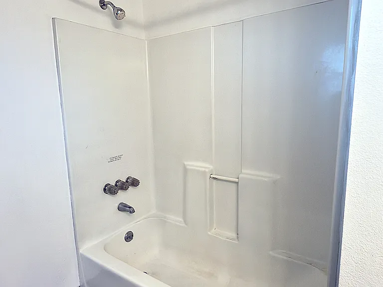 905 NE 94th Ave — Photo 35