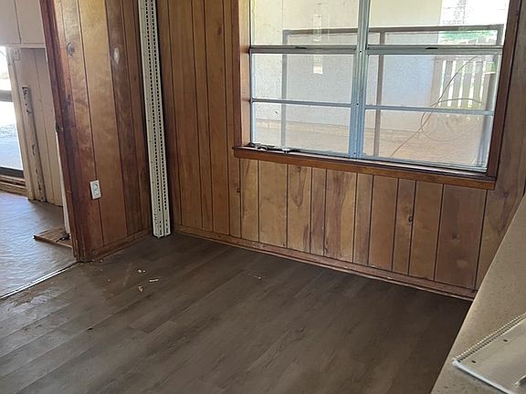 5th image of 179 Red Oak St