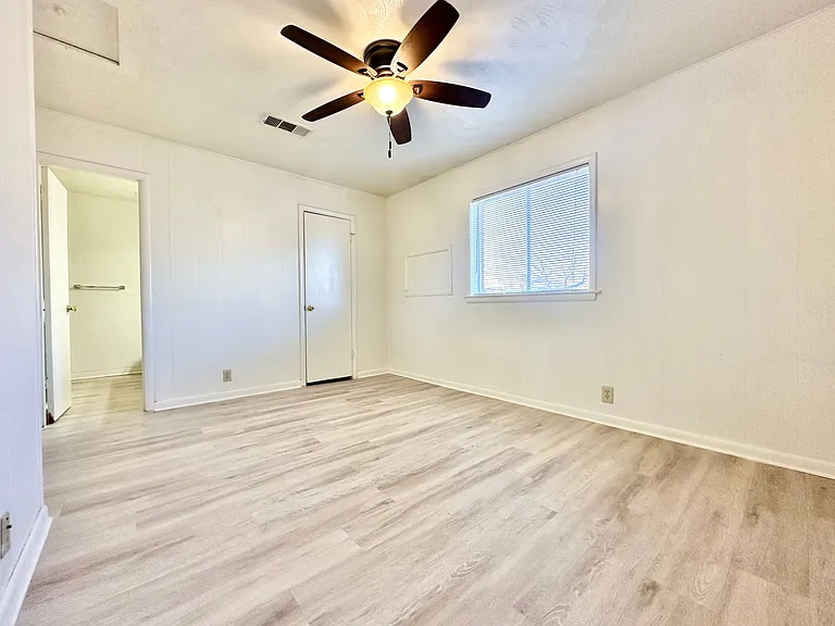 419 W Sycamore St — Photo 19