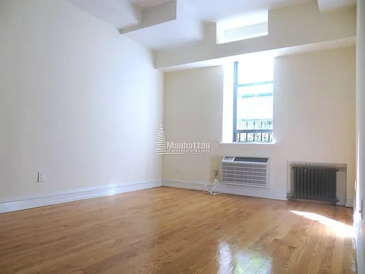 Rented by Manhattan Connection | media 3