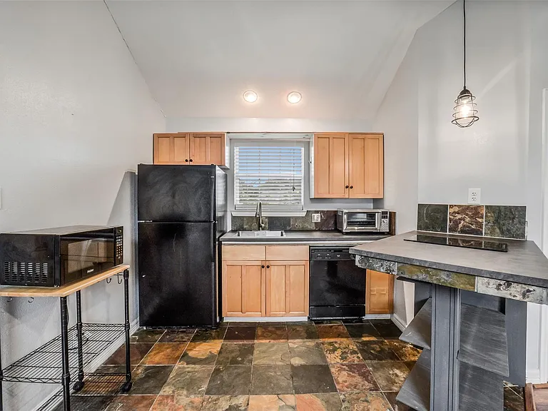 16302 Crossfield Dr — Photo 10
