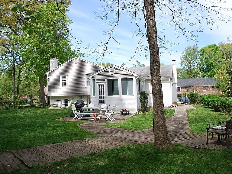 1907 Hackamore Ln — Photo 17