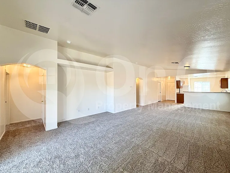 3425 S 95th Dr — Photo 4