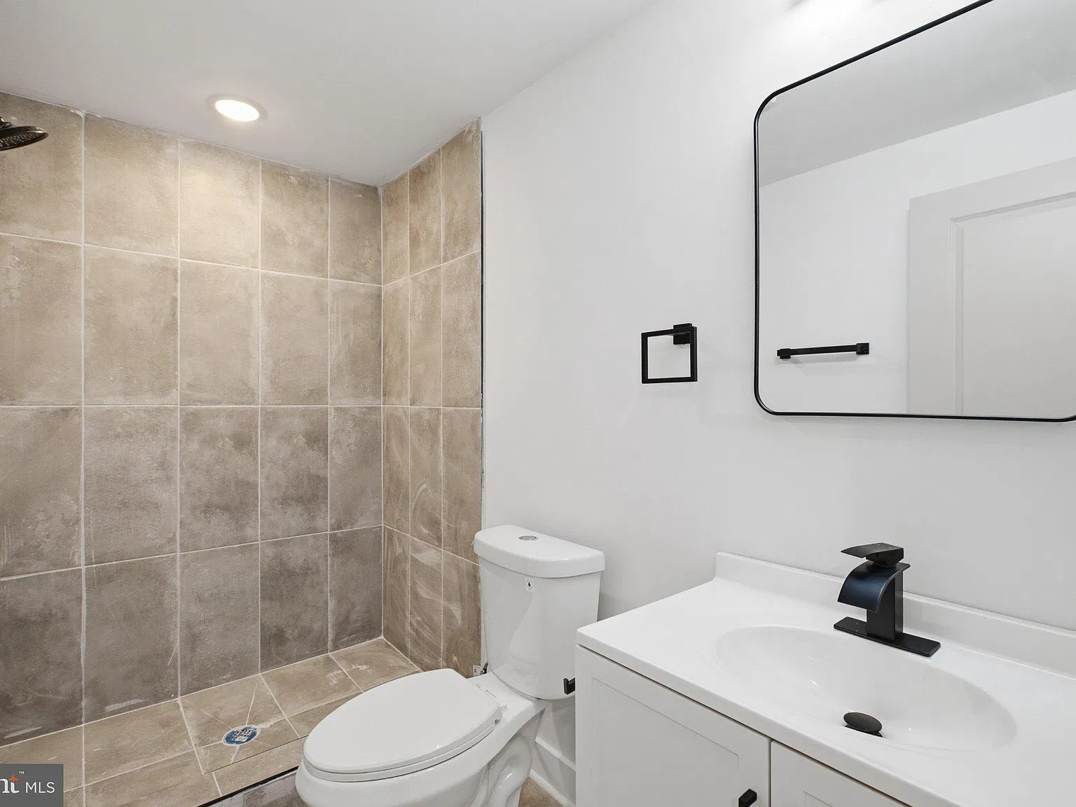 4 bed, 3.0 bath, $2,500 — Photo 4