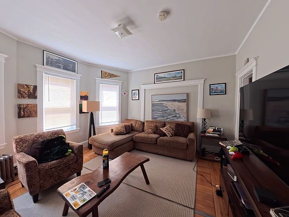 4th image of 19 Arden St #2