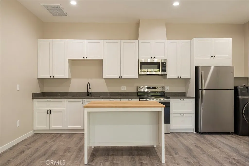 1 bed, 500 sqft, $2,500 — Photo 3