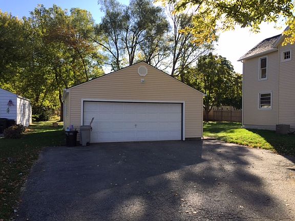 3rd image of 302 N 11th St
