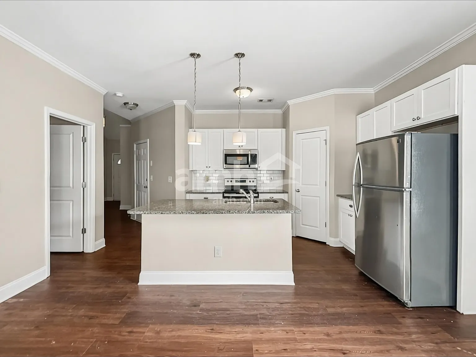 4 bed, 2.0 bath, 2092 sqft, $2,250 — Photo 4