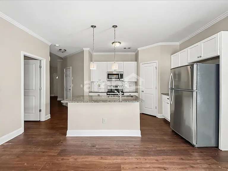 2462 Folsom St — Photo 4