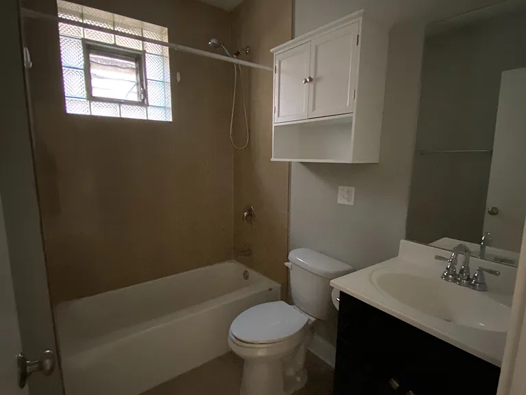 2540 W Augusta Blvd #2R — Photo 8