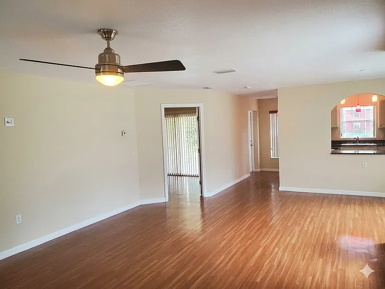815 N Rembrandt Way #422 — Photo 4