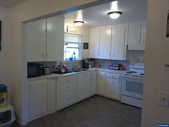 5th image of 534 Birch St