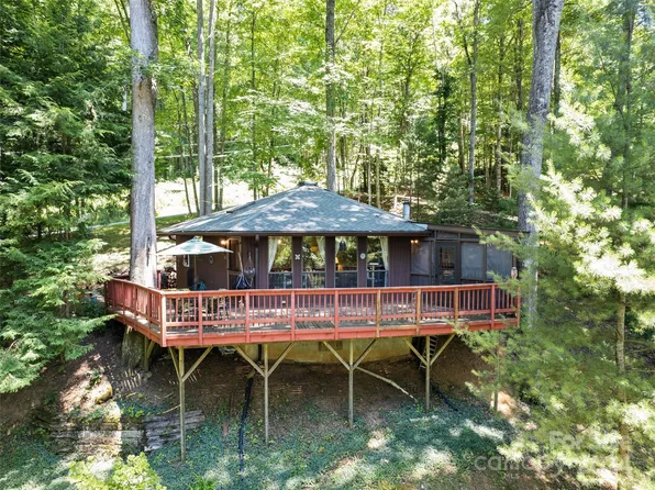 1004 Old Country Rd, Waynesville, NC 28786