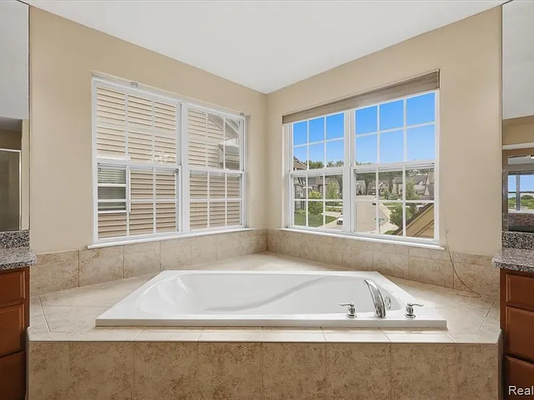 4810 E Stonegate Cir — Photo 39
