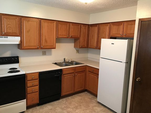 4th image of 210 Forest St