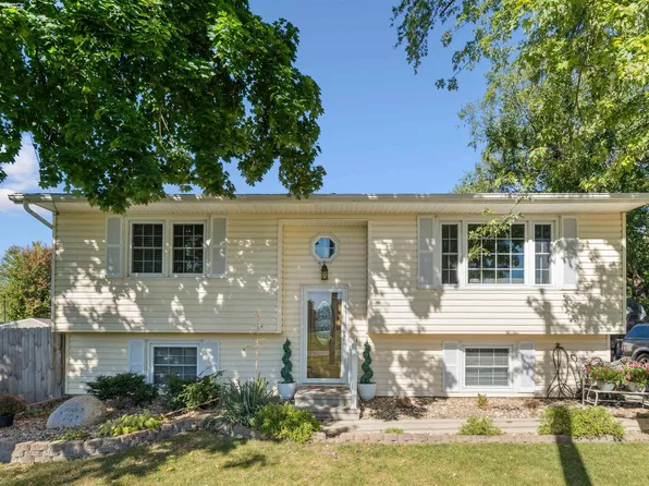 1337 Shultz St, Waterloo, IA 50707