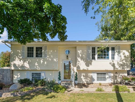 1337 Shultz St, Waterloo, IA 50707