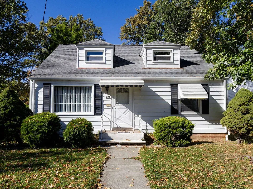 276 E 242nd St