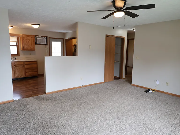 8 Westside Ct — Photo 6