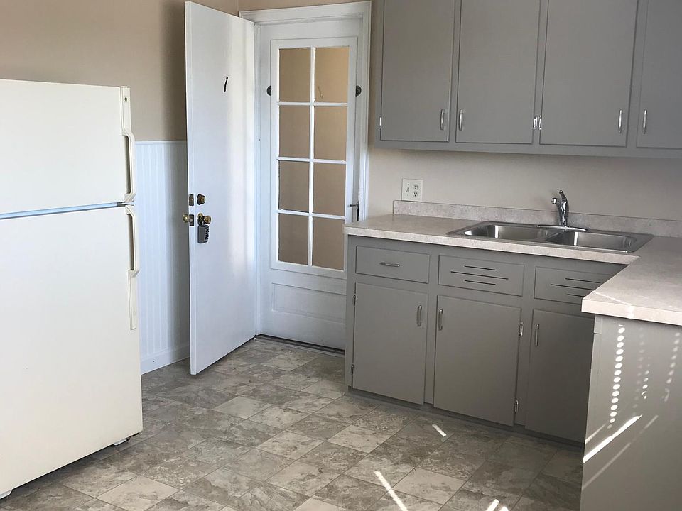 Enter into Kitchen. W/D hookups in kitchen
