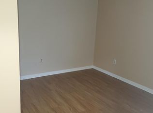 831 Post Ln, Streamwood, IL 60107