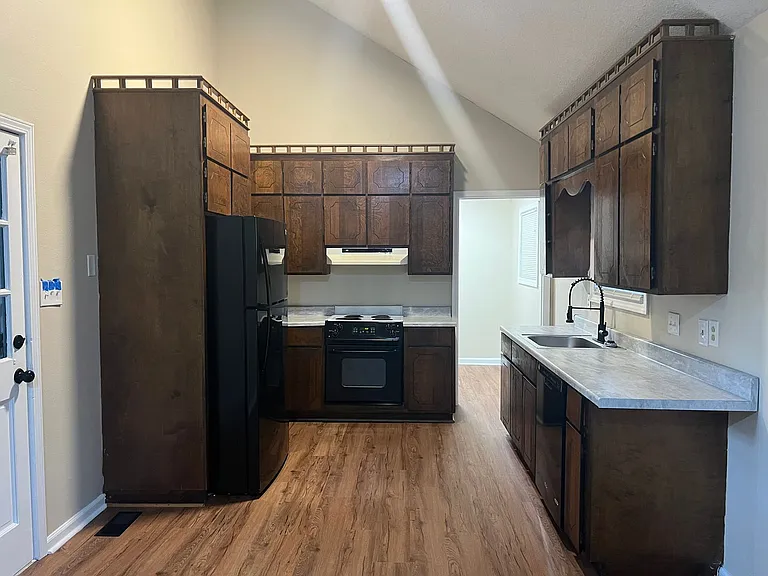 1199 Runnymede Ln — Photo 10