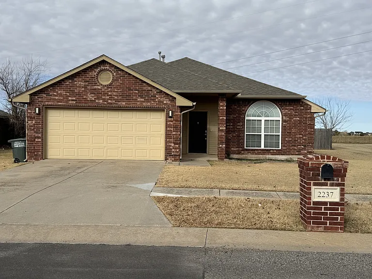 2237 Scissortail Landing Dr — Photo 1