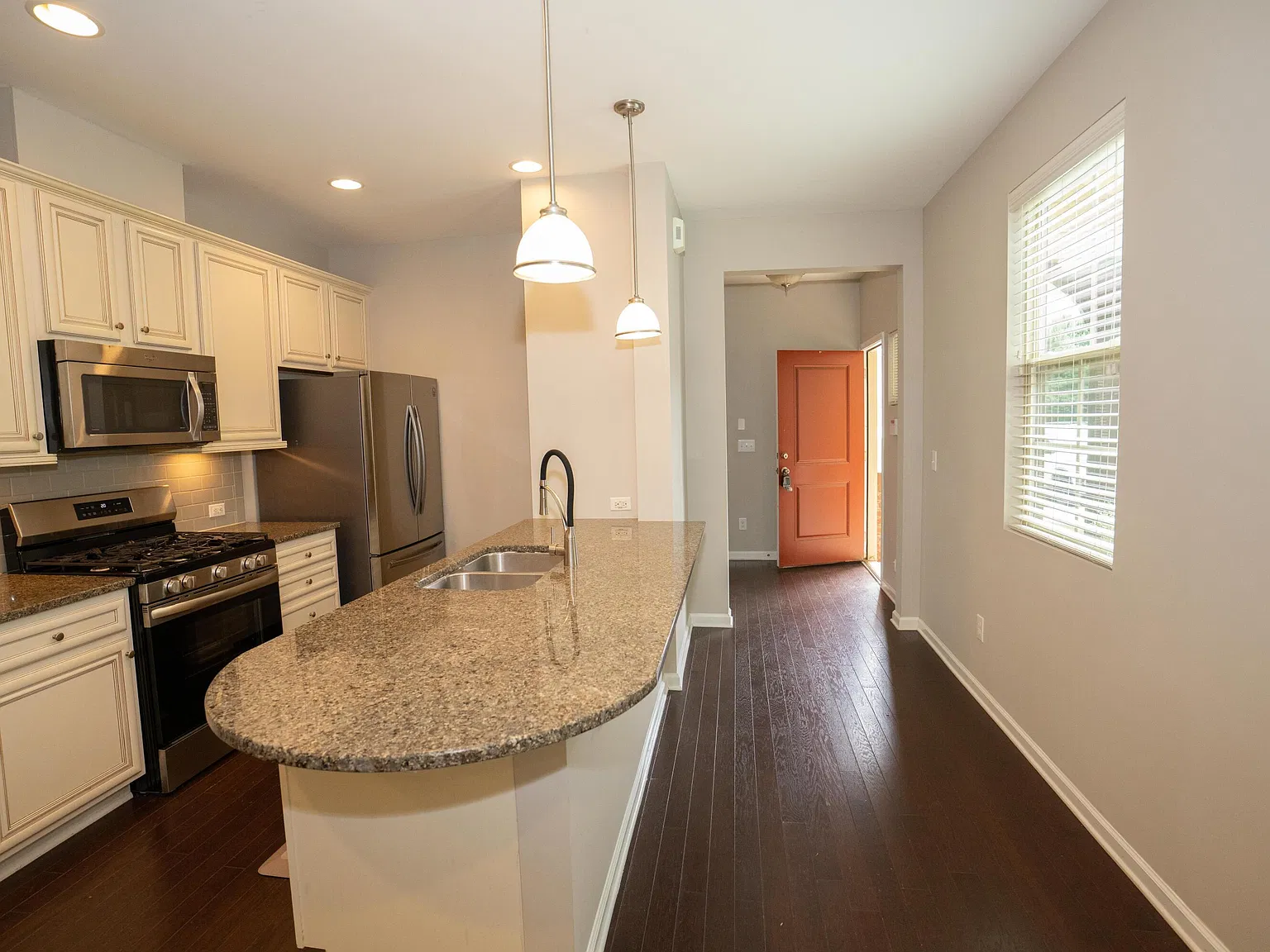 4 bed, 1764 sqft, $2,250 — Photo 2